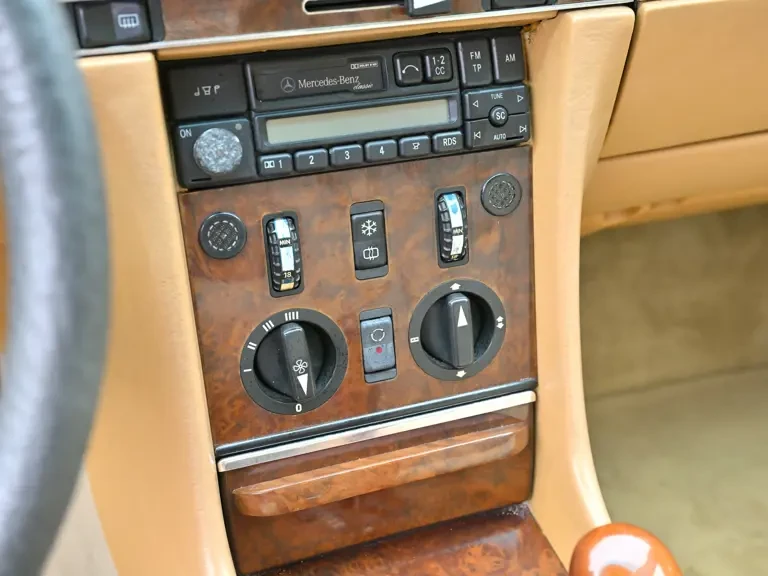 1987 Mercedes-Benz R107 SL-Class - Image 26 of 31