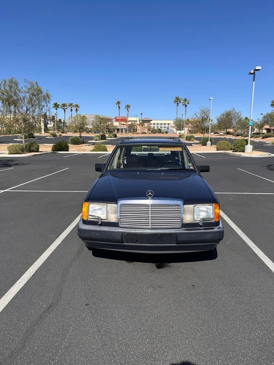 1987 Mercedes-Benz W124 E-Class - Image 2 of 31