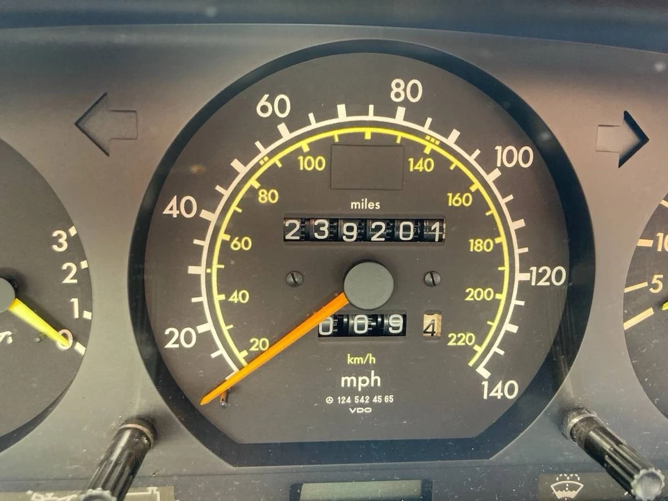 1987 Mercedes-Benz W124 E-Class - Image 9 of 21