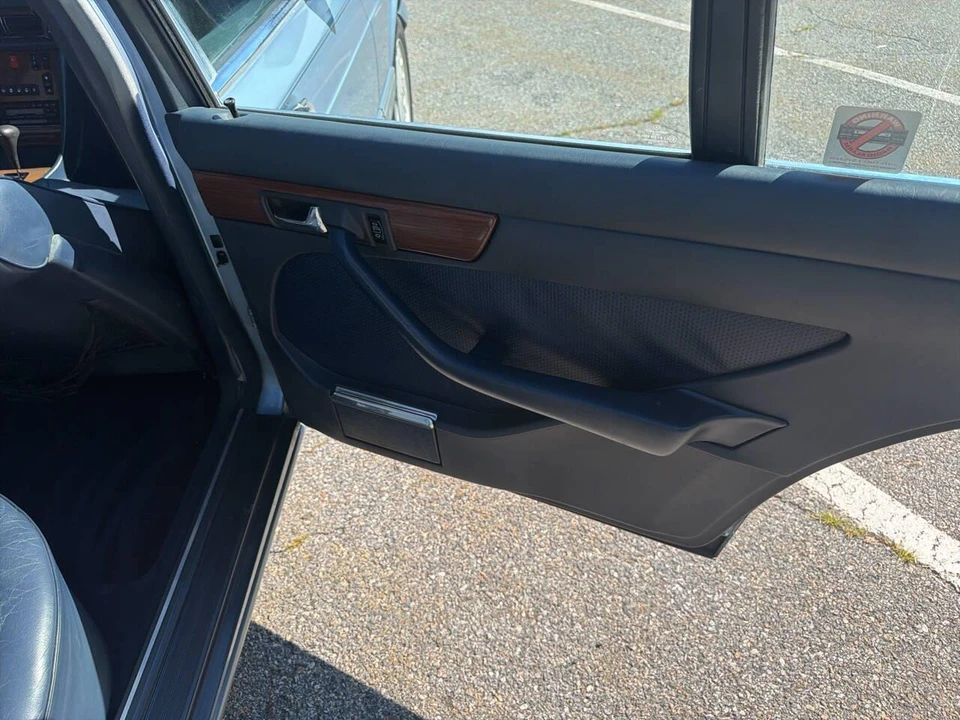 1987 Mercedes-Benz 190E - Image 25 of 31