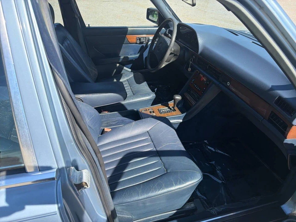 1987 Mercedes-Benz 190E - Image 28 of 31