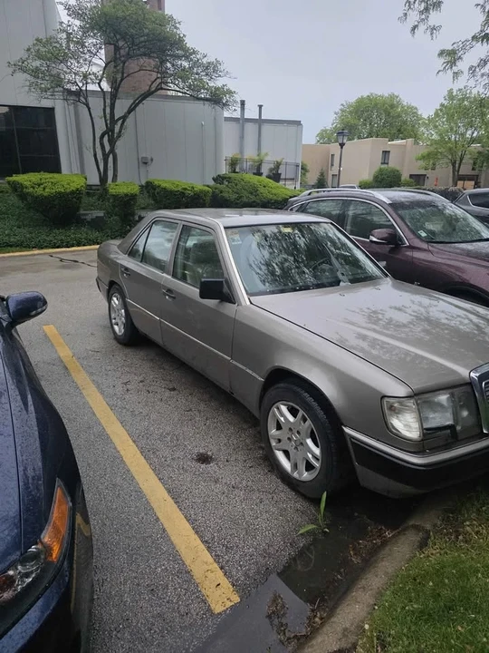 1987 Mercedes-Benz W124 E-Class - Image 2 of 10