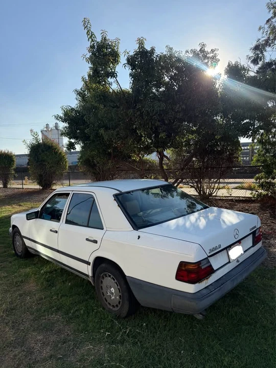 1987 Mercedes-Benz W124 E-Class - Image 2 of 6