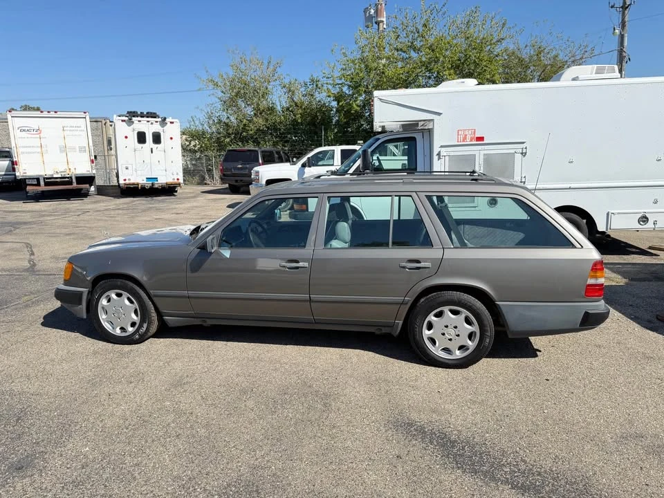 1987 Mercedes-Benz W124 E-Class - Image 2 of 19