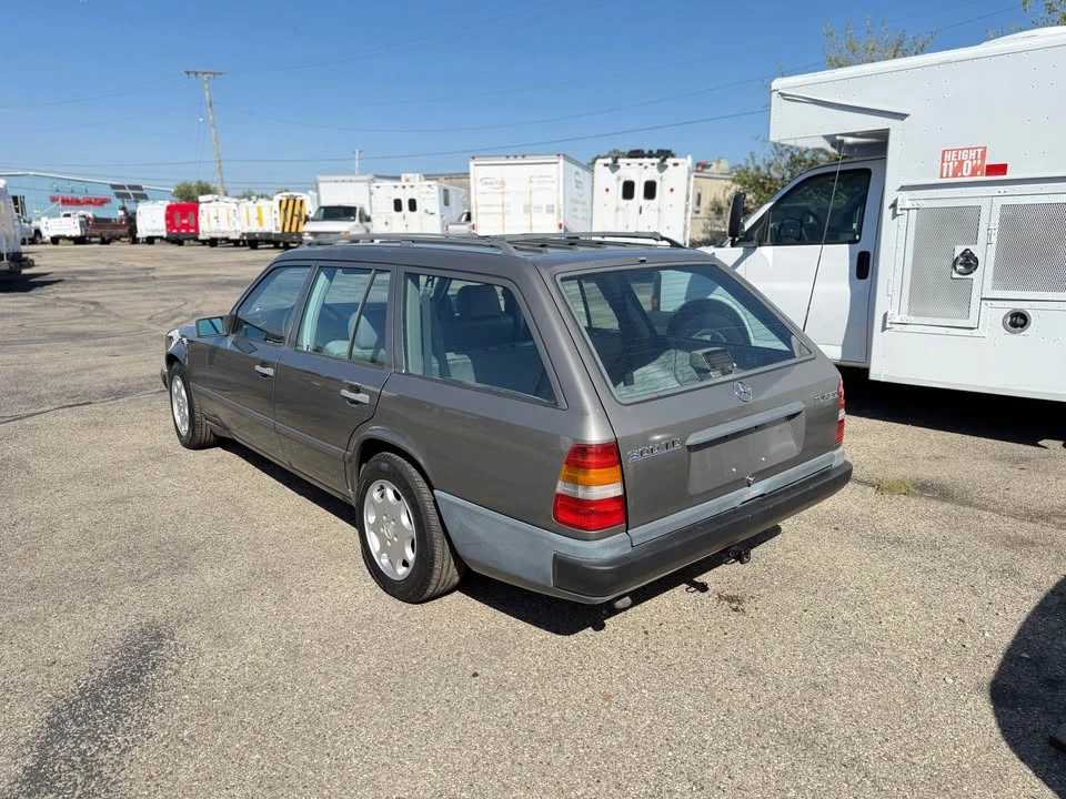 1987 Mercedes-Benz W124 E-Class - Image 3 of 19