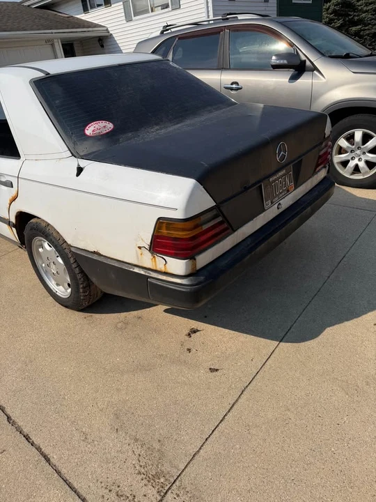 1987 Mercedes-Benz W124 E-Class - Image 2 of 2