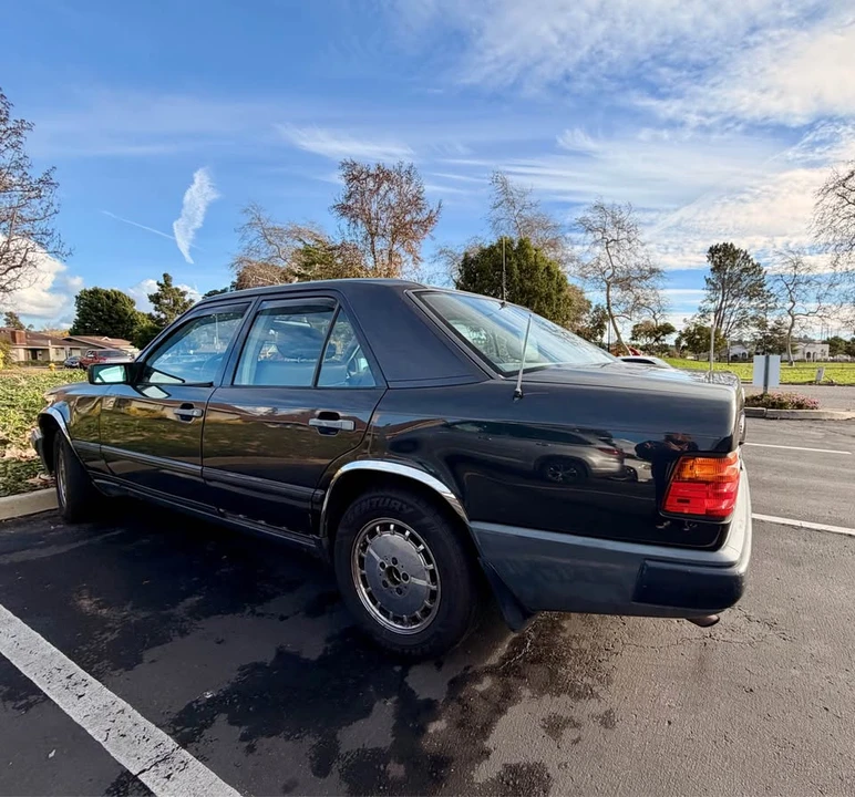 1987 Mercedes-Benz W124 E-Class - Image 3 of 9