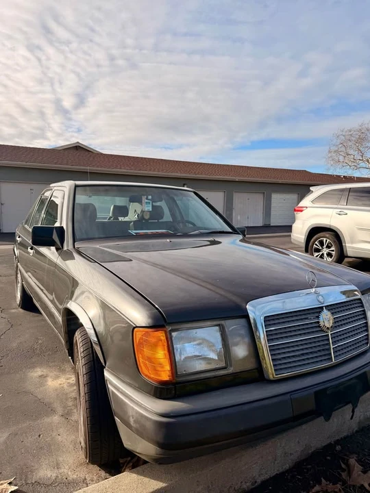 1987 Mercedes-Benz W124 E-Class - Image 2 of 9