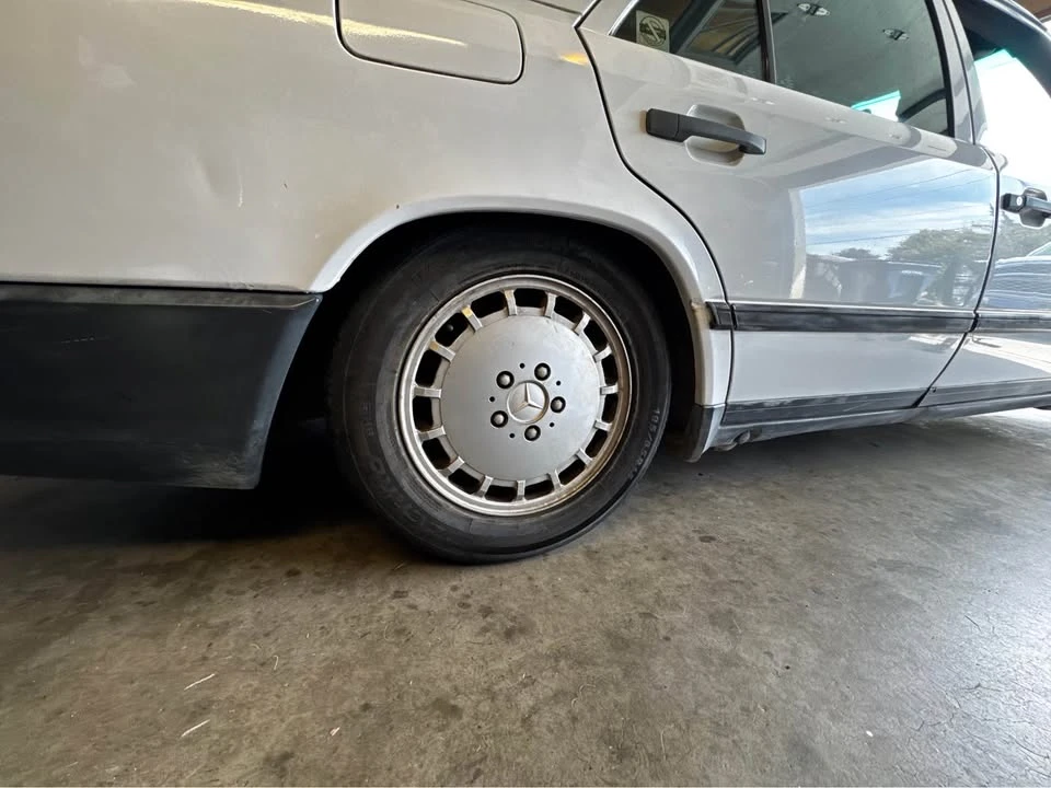 1987 Mercedes-Benz W124 E-Class - Image 3 of 3