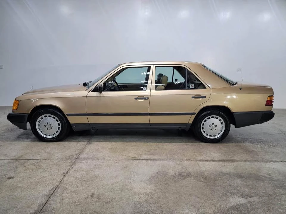 1987 Mercedes-Benz W124 E-Class - Image 2 of 20