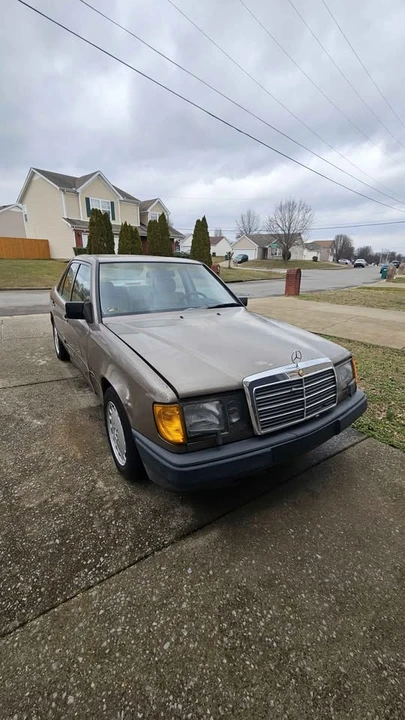 1987 Mercedes-Benz W124 E-Class - Image 2 of 12