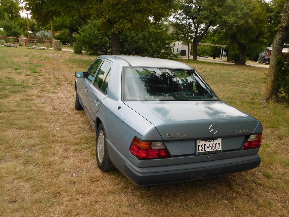 1987 Mercedes-Benz W124 E-Class - Image 17 of 31