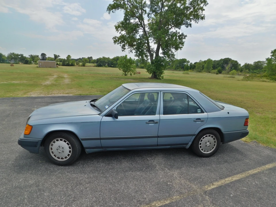 1987 Mercedes-Benz W124 E-Class - Image 12 of 31
