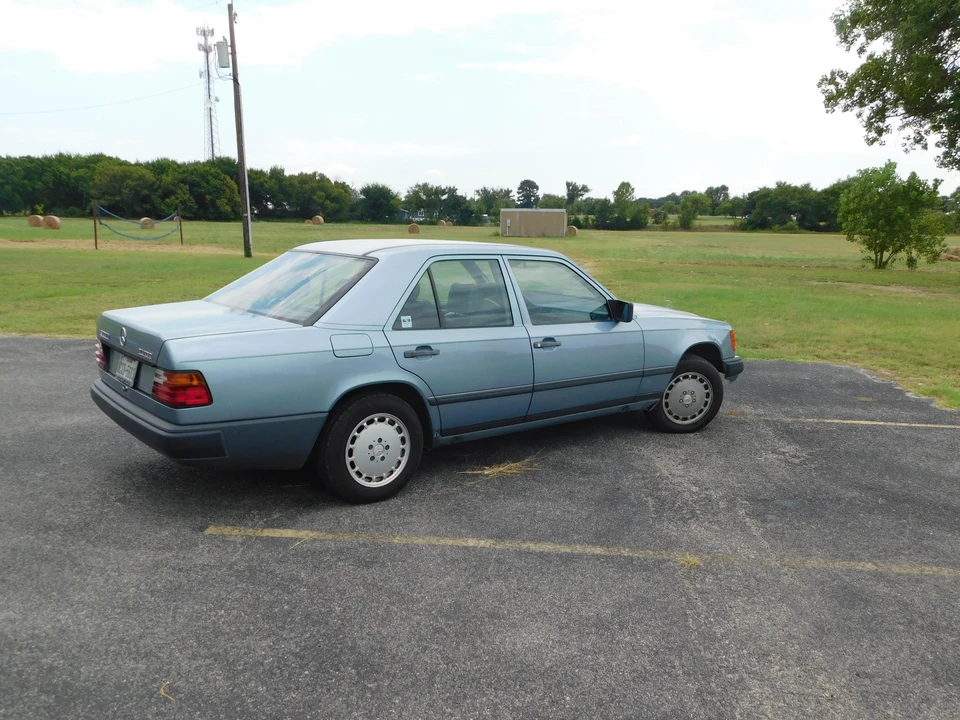 1987 Mercedes-Benz W124 E-Class - Image 24 of 31