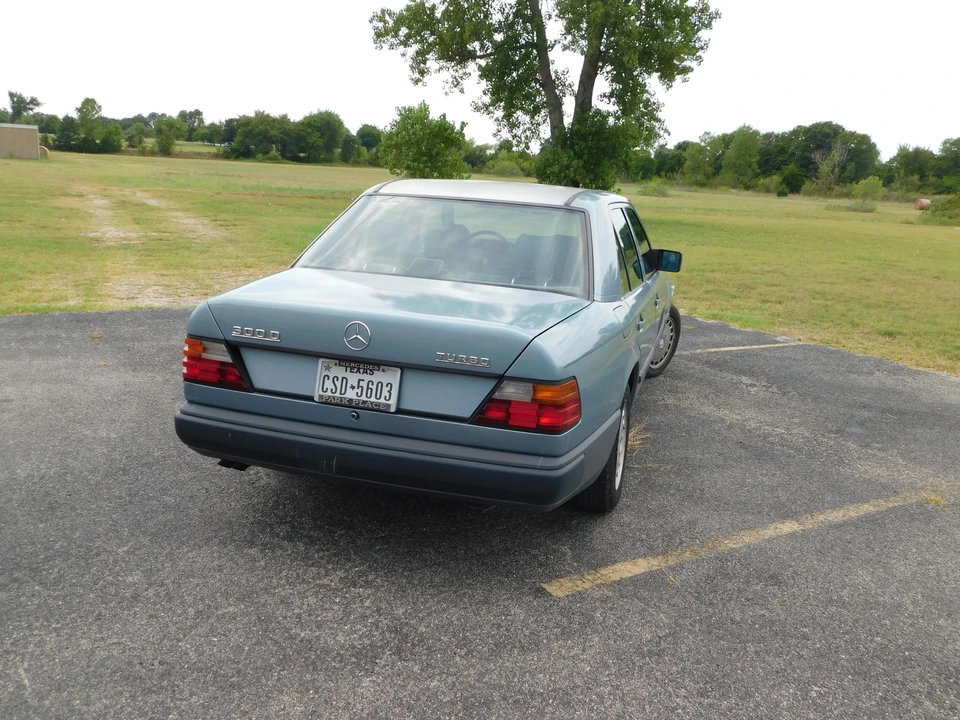 1987 Mercedes-Benz W124 E-Class - Image 19 of 31