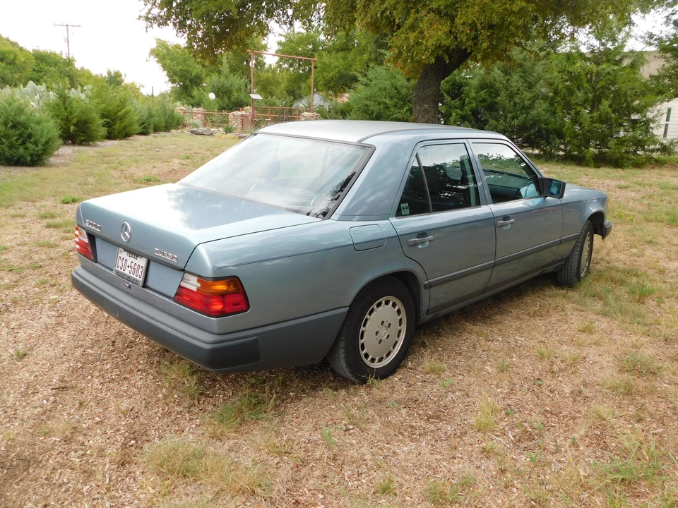 1987 Mercedes-Benz W124 E-Class - Image 22 of 31