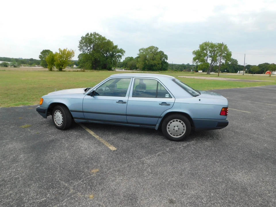 1987 Mercedes-Benz W124 E-Class - Image 14 of 31