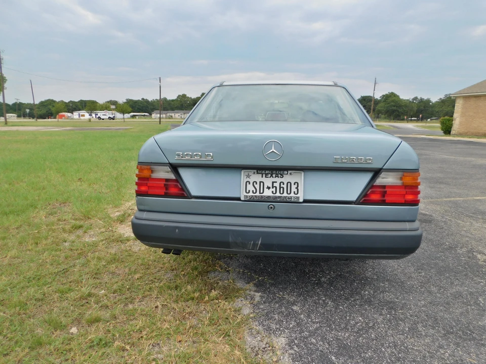 1987 Mercedes-Benz W124 E-Class - Image 18 of 31