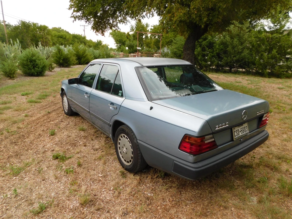 1987 Mercedes-Benz W124 E-Class - Image 16 of 31