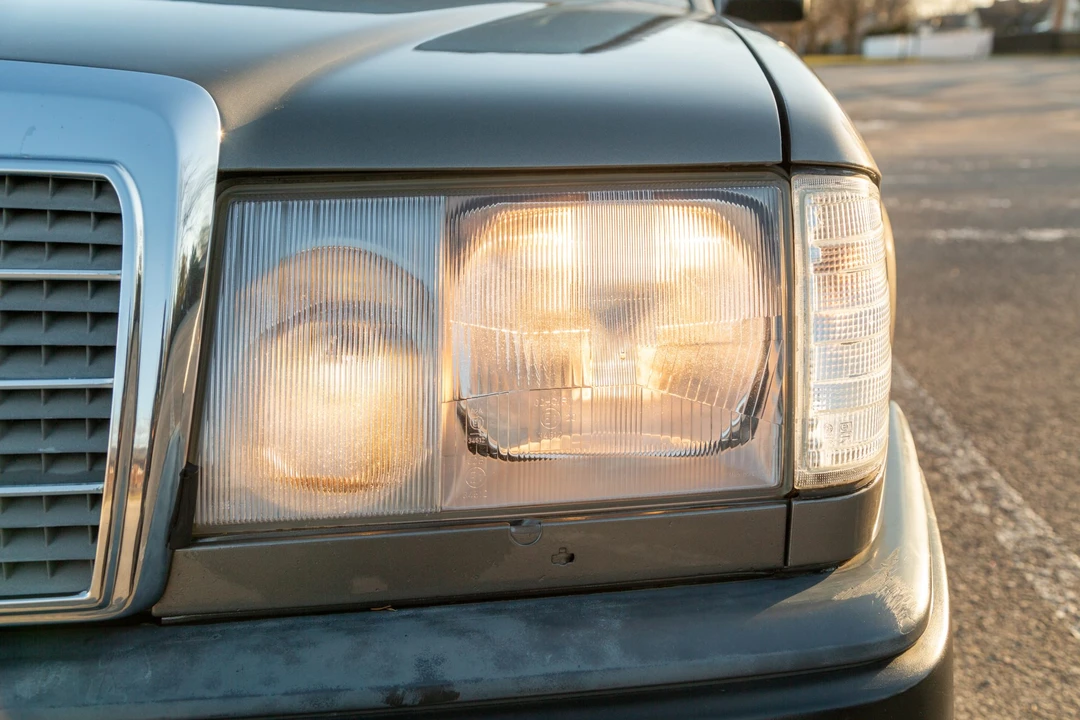 1987 Mercedes-Benz W124 E-Class - Image 13 of 31