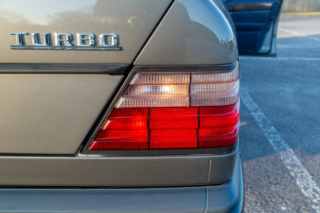1987 Mercedes-Benz W124 E-Class - Image 17 of 31