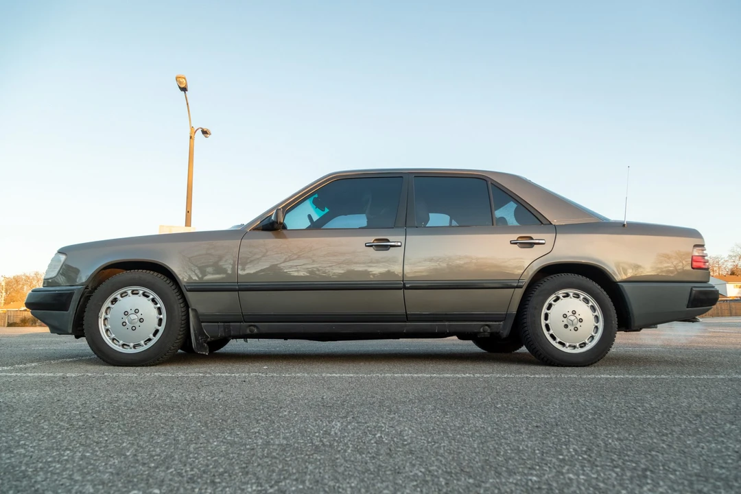 1987 Mercedes-Benz W124 E-Class - Image 8 of 31