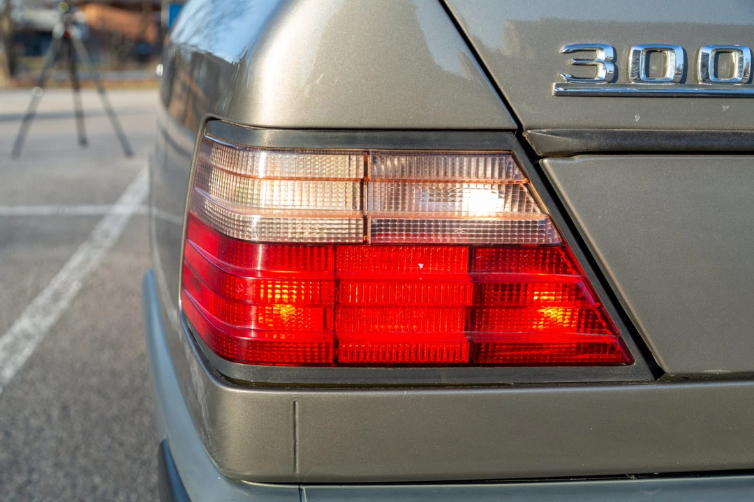 1987 Mercedes-Benz W124 E-Class - Image 14 of 31