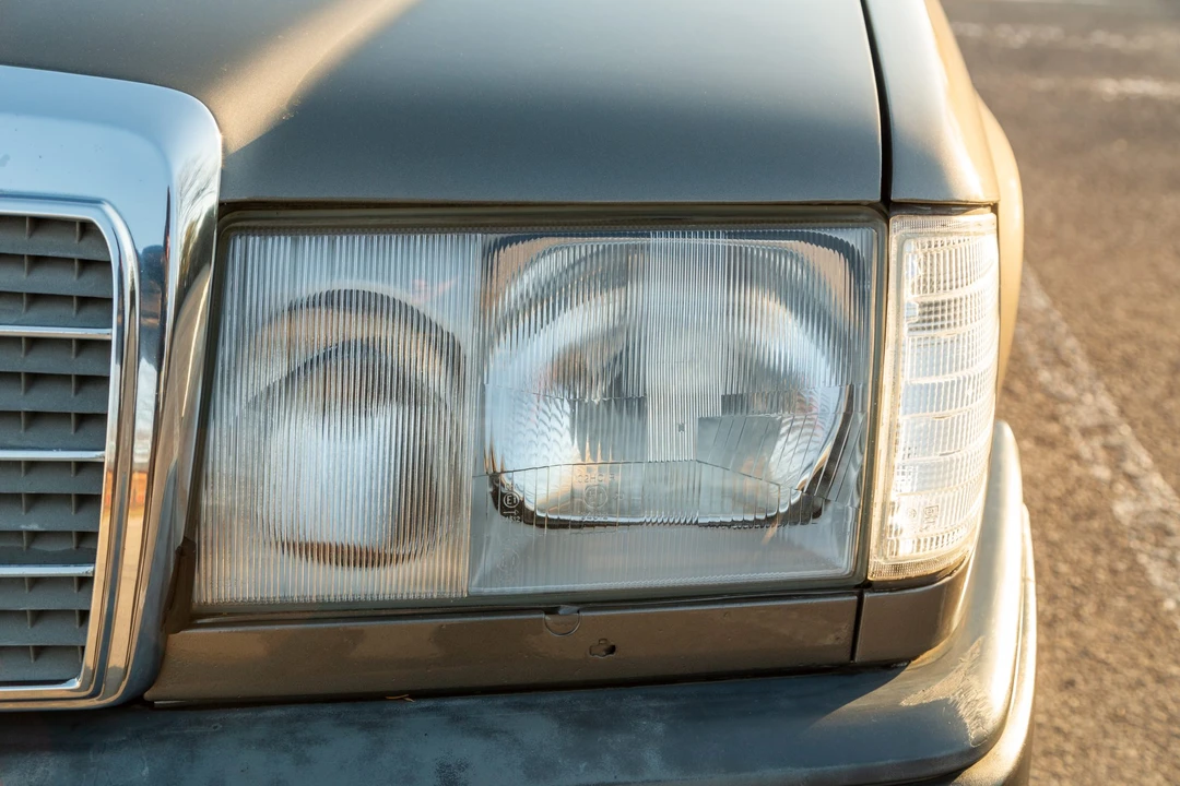 1987 Mercedes-Benz W124 E-Class - Image 11 of 31