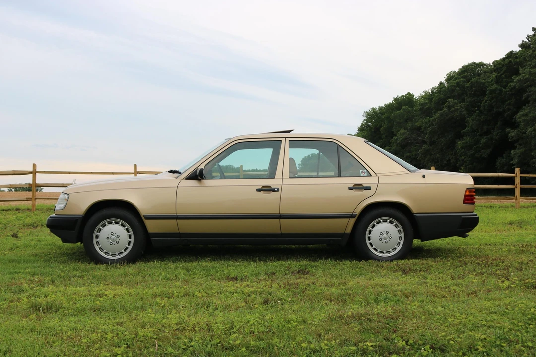 1987 Mercedes-Benz W124 E-Class - Image 12 of 31