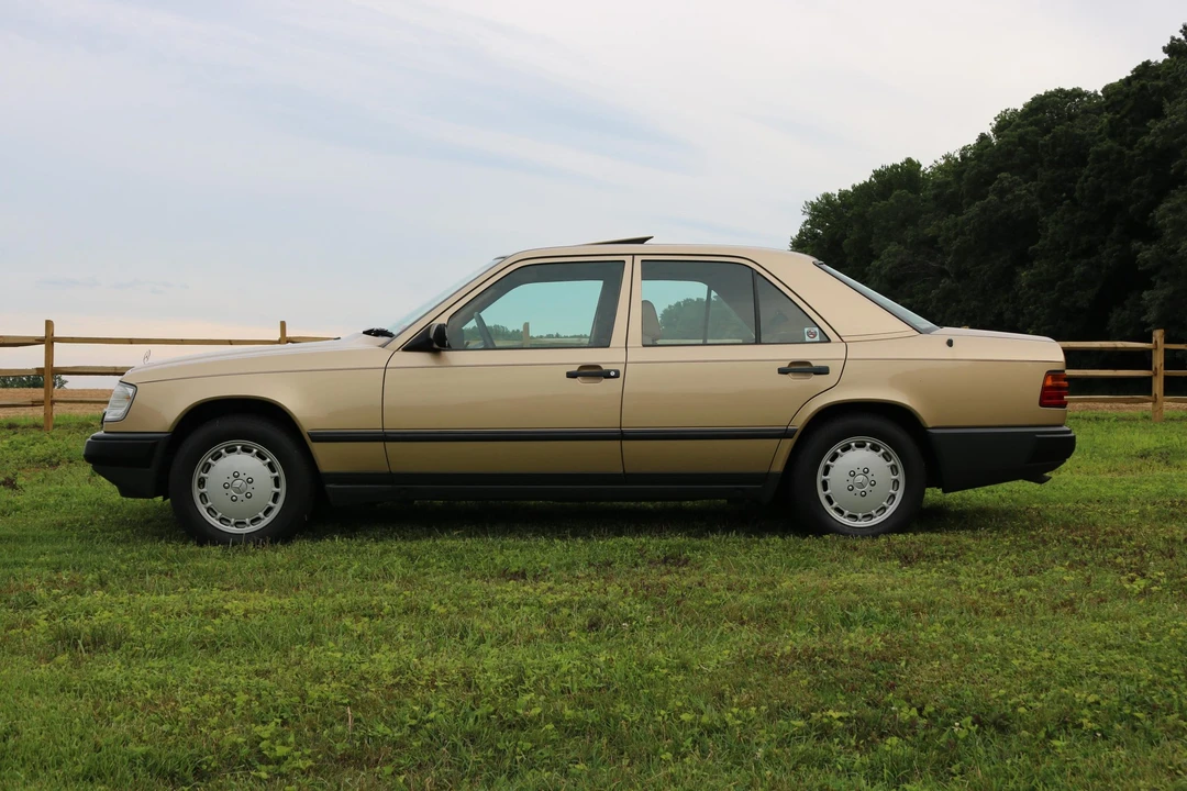 1987 Mercedes-Benz W124 E-Class - Image 13 of 31
