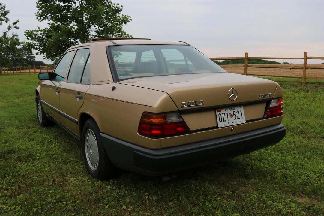 1987 Mercedes-Benz W124 E-Class - Image 14 of 31