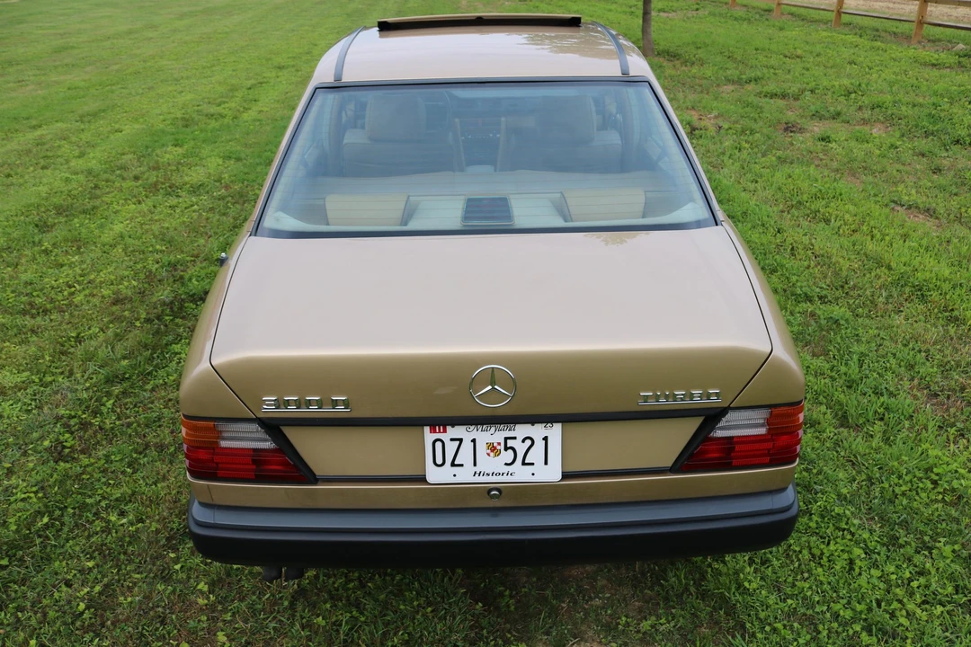 1987 Mercedes-Benz W124 E-Class - Image 17 of 31