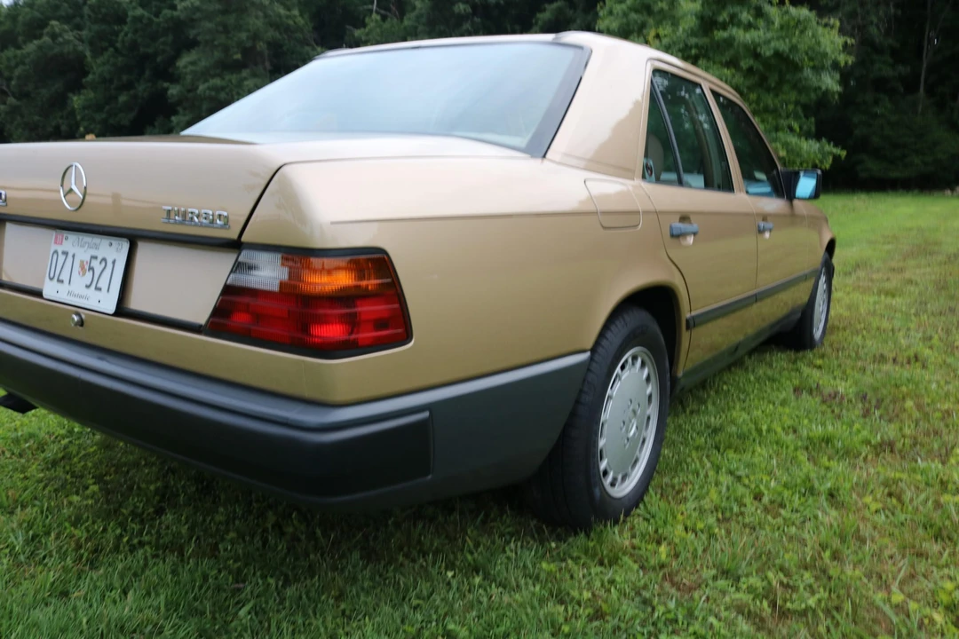 1987 Mercedes-Benz W124 E-Class - Image 24 of 31