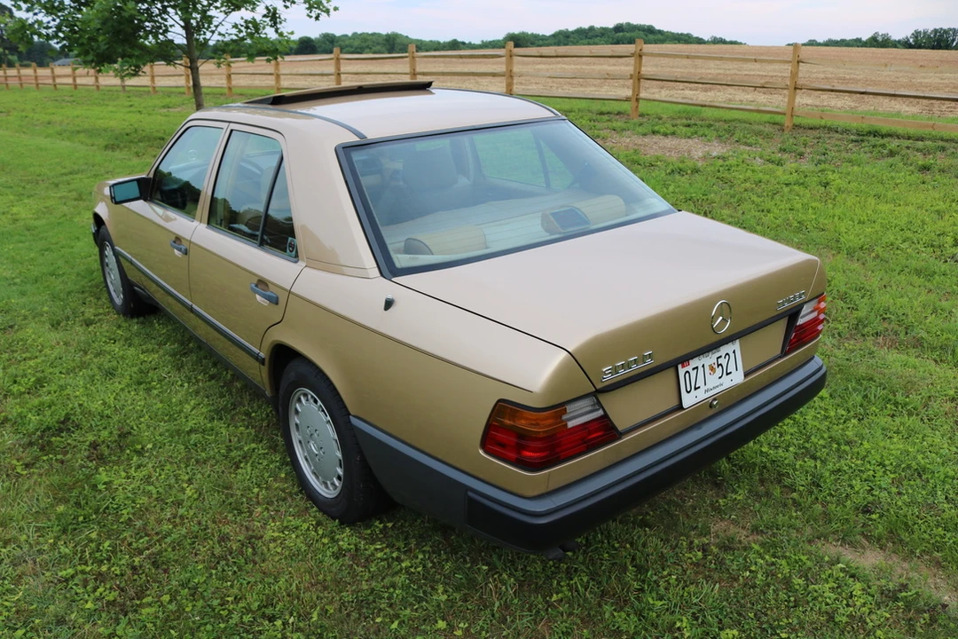 1987 Mercedes-Benz W124 E-Class - Image 15 of 31