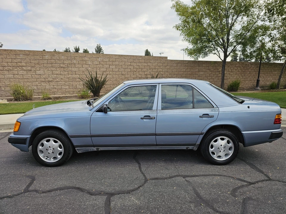 1987 Mercedes-Benz W124 E-Class - Image 4 of 31
