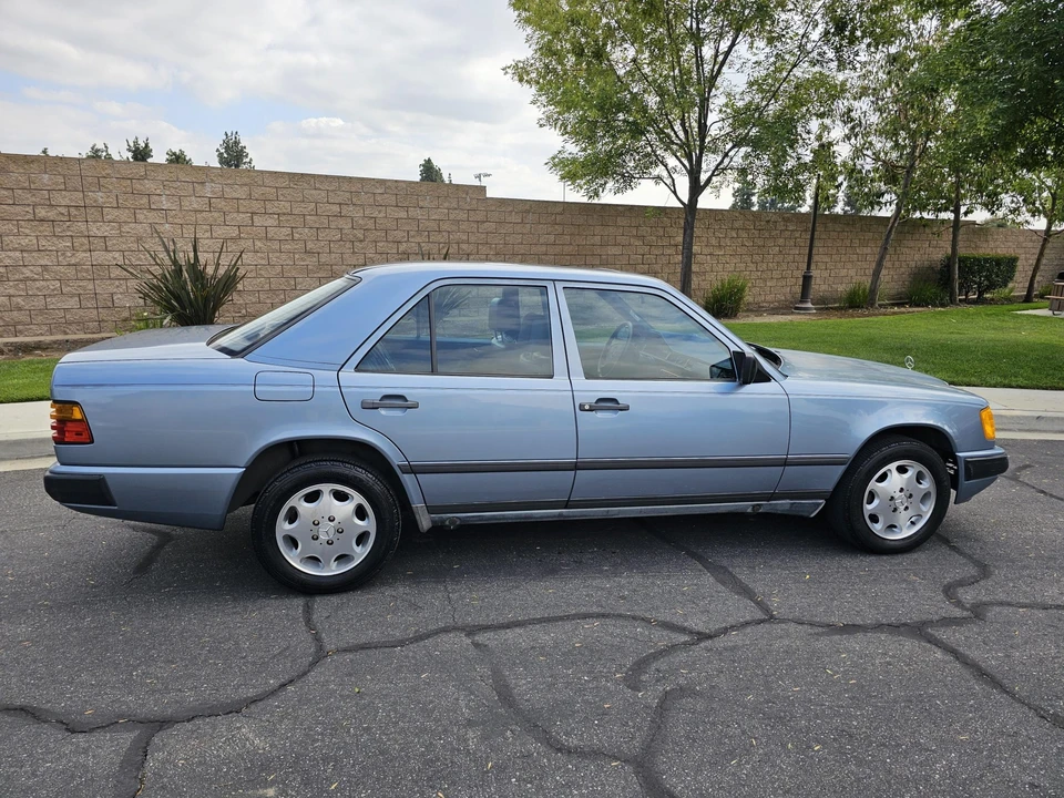 1987 Mercedes-Benz W124 E-Class - Image 8 of 31