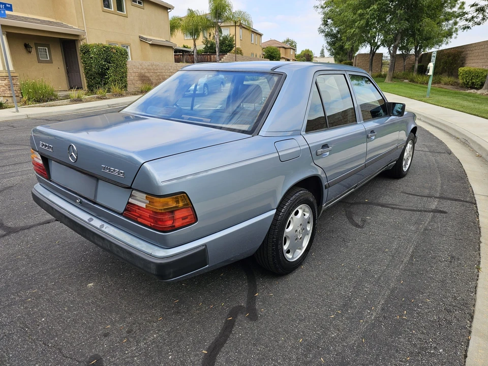 1987 Mercedes-Benz W124 E-Class - Image 7 of 31