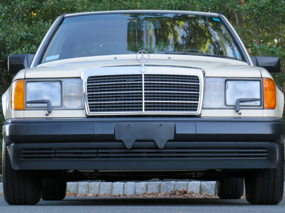 1987 Mercedes-Benz W124 E-Class - Image 17 of 31