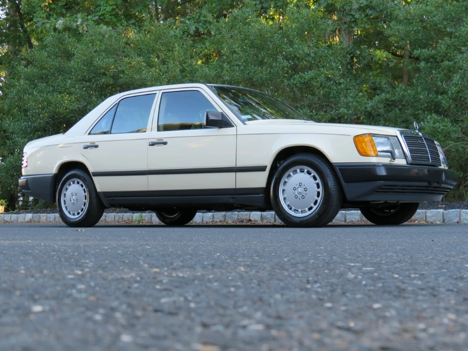 1987 Mercedes-Benz W124 E-Class - Image 11 of 31