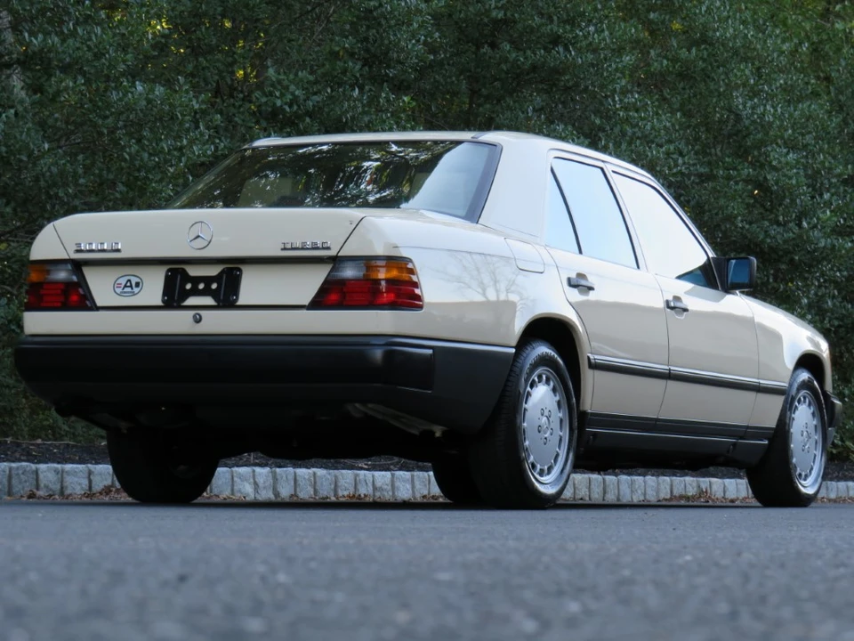 1987 Mercedes-Benz W124 E-Class - Image 7 of 31