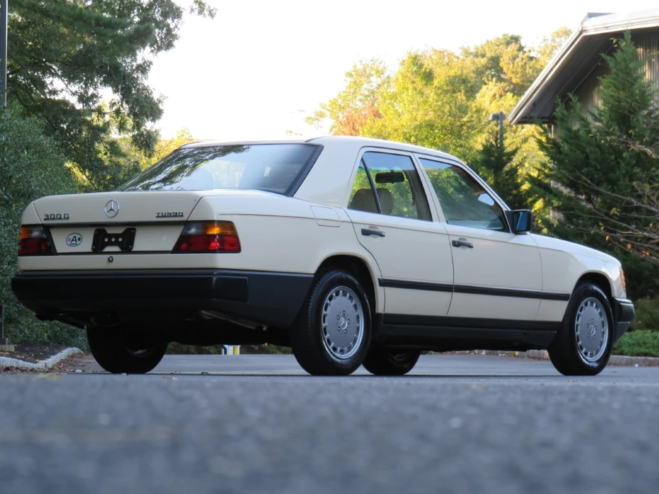 1987 Mercedes-Benz W124 E-Class - Image 8 of 31