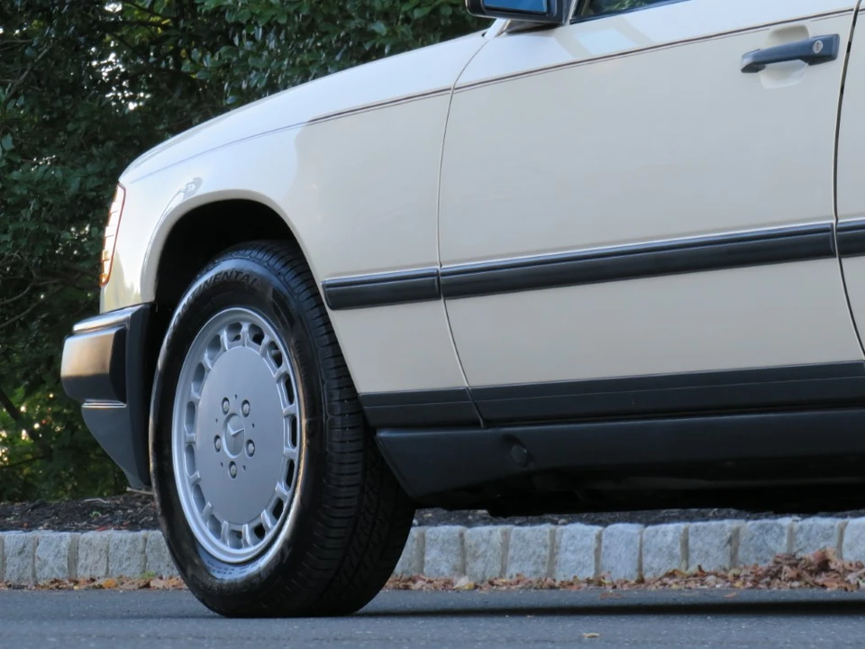 1987 Mercedes-Benz W124 E-Class - Image 30 of 31