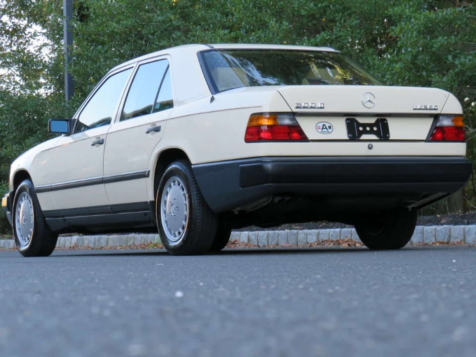 1987 Mercedes-Benz W124 E-Class - Image 6 of 31