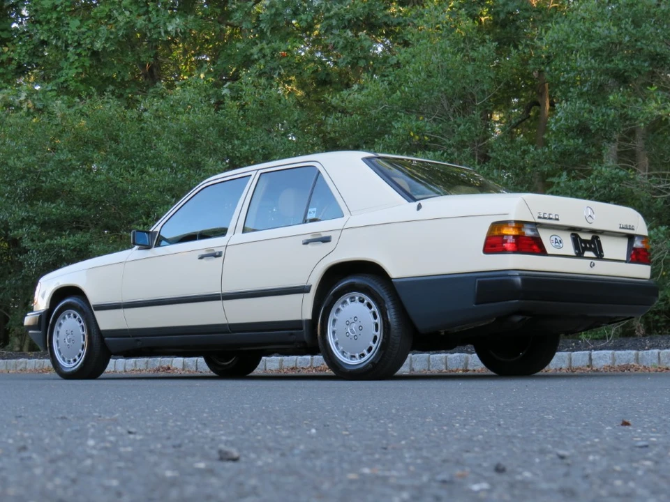 1987 Mercedes-Benz W124 E-Class - Image 4 of 31