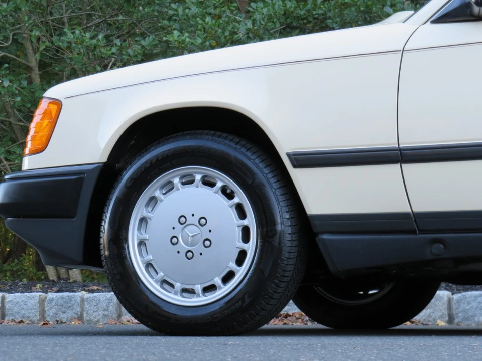 1987 Mercedes-Benz W124 E-Class - Image 29 of 31