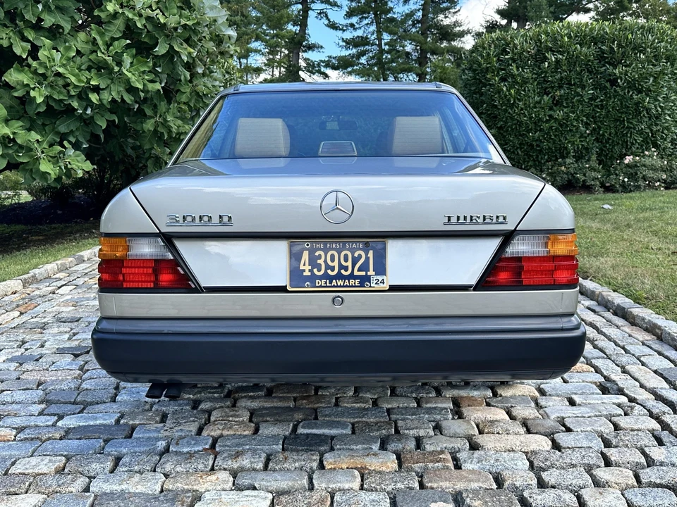 1987 Mercedes-Benz W124 E-Class - Image 9 of 31