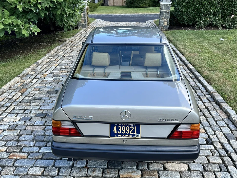 1987 Mercedes-Benz W124 E-Class - Image 8 of 31