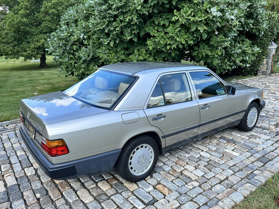 1987 Mercedes-Benz W124 E-Class - Image 11 of 31