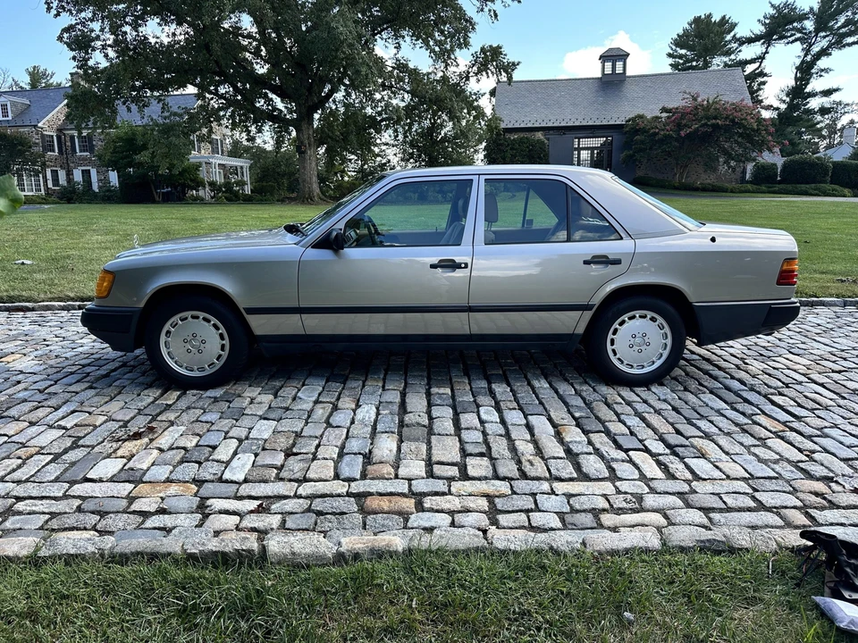 1987 Mercedes-Benz W124 E-Class - Image 4 of 31