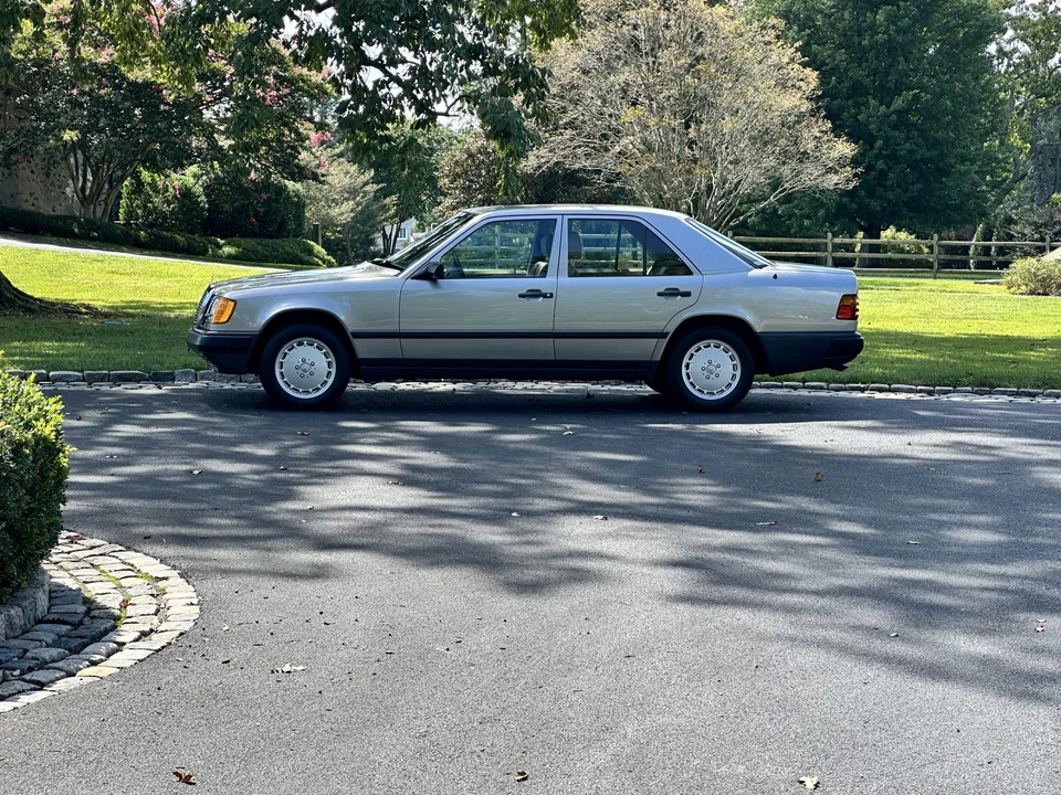 1987 Mercedes-Benz W124 E-Class - Image 18 of 31